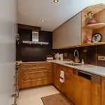 Center Luxury 1 *